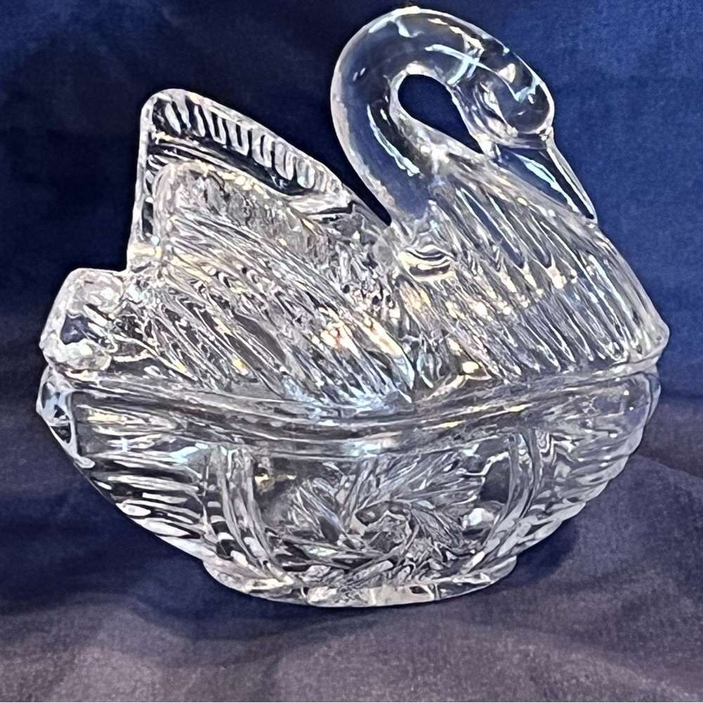 Vintage Anna Hutte German Swan Trinket, Jewelry Dish, 24% Lead Crystal 4”
